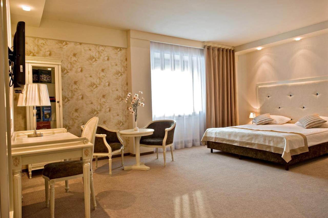 Hotel Prezydencki 3-Star Rzeszow Exterior photo