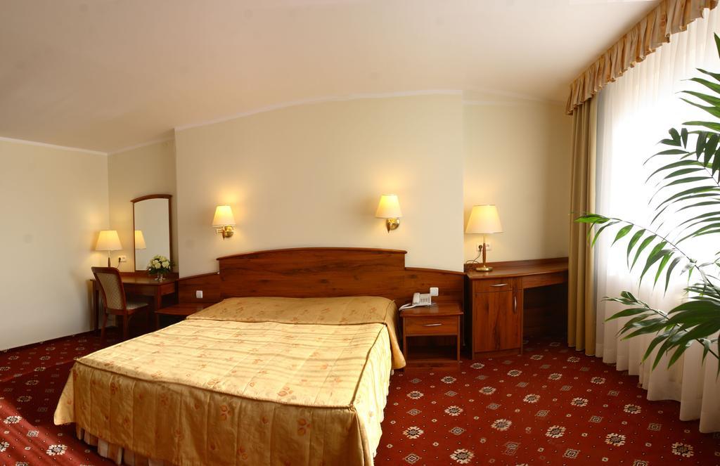 Hotel Prezydencki 3-Star Rzeszow Exterior photo