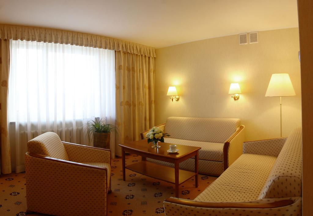 Hotel Prezydencki 3-Star Rzeszow Room photo