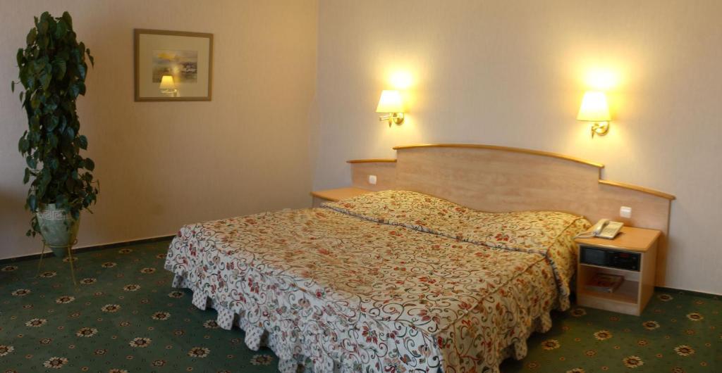 Hotel Prezydencki 3-Star Rzeszow Room photo