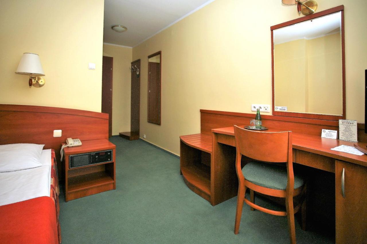 Hotel Prezydencki 3-Star Rzeszow Exterior photo