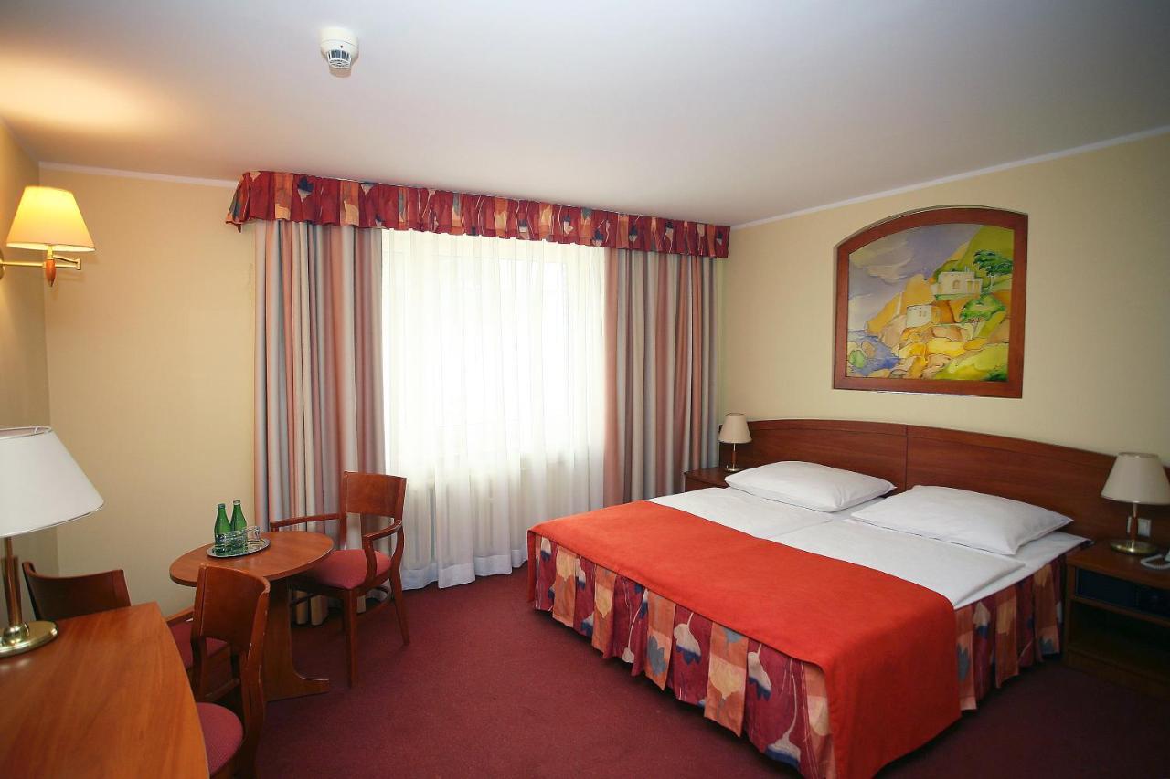 Hotel Prezydencki 3-Star Rzeszow Exterior photo